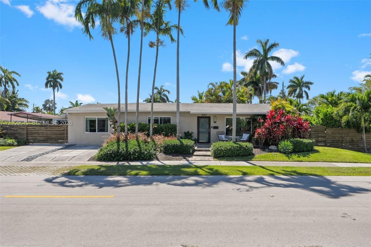 930 N 11th Ct , Hollywood, FL 33019 Photo