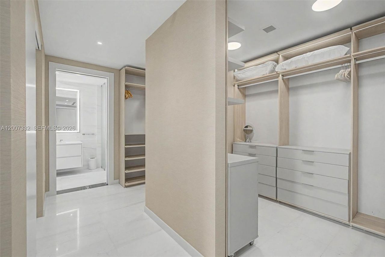300 Biscayne Blvd Way, Unit 3203, Miami, FL 33131 Photo