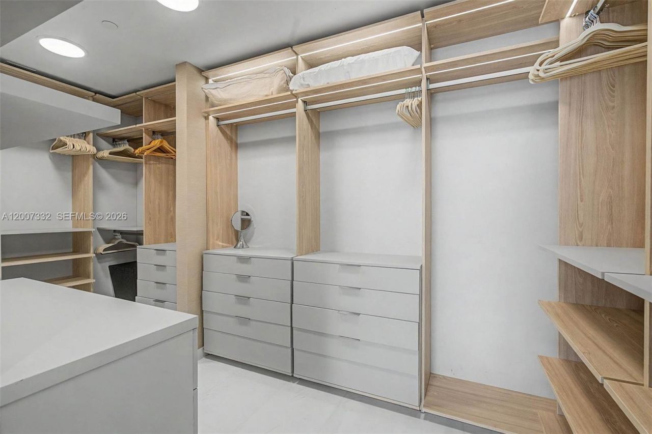 300 Biscayne Blvd Way, Unit 3203, Miami, FL 33131 Photo