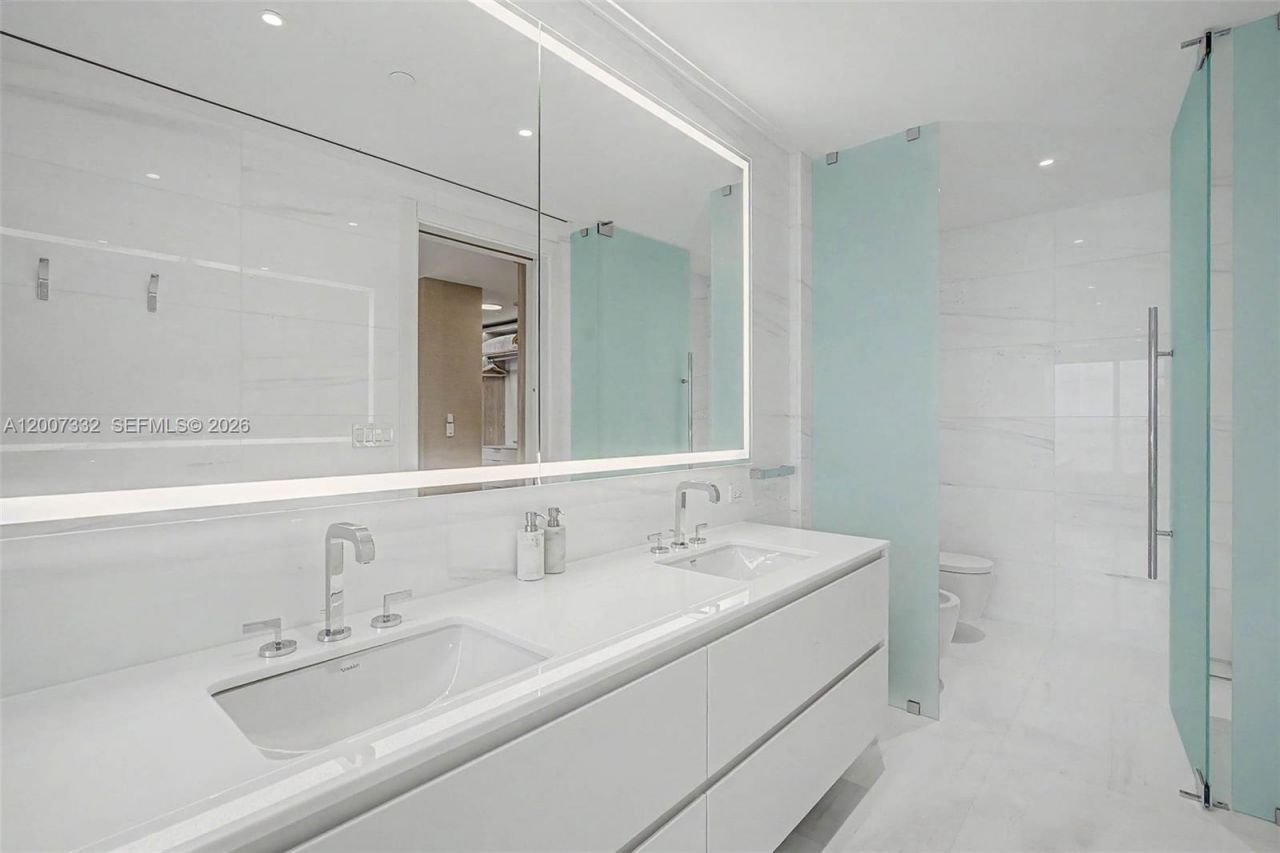 300 Biscayne Blvd Way, Unit 3203, Miami, FL 33131 Photo