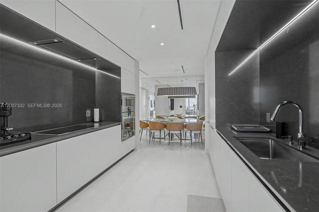 300 Biscayne Blvd Way, Unit 3203, Miami, FL 33131 Photo