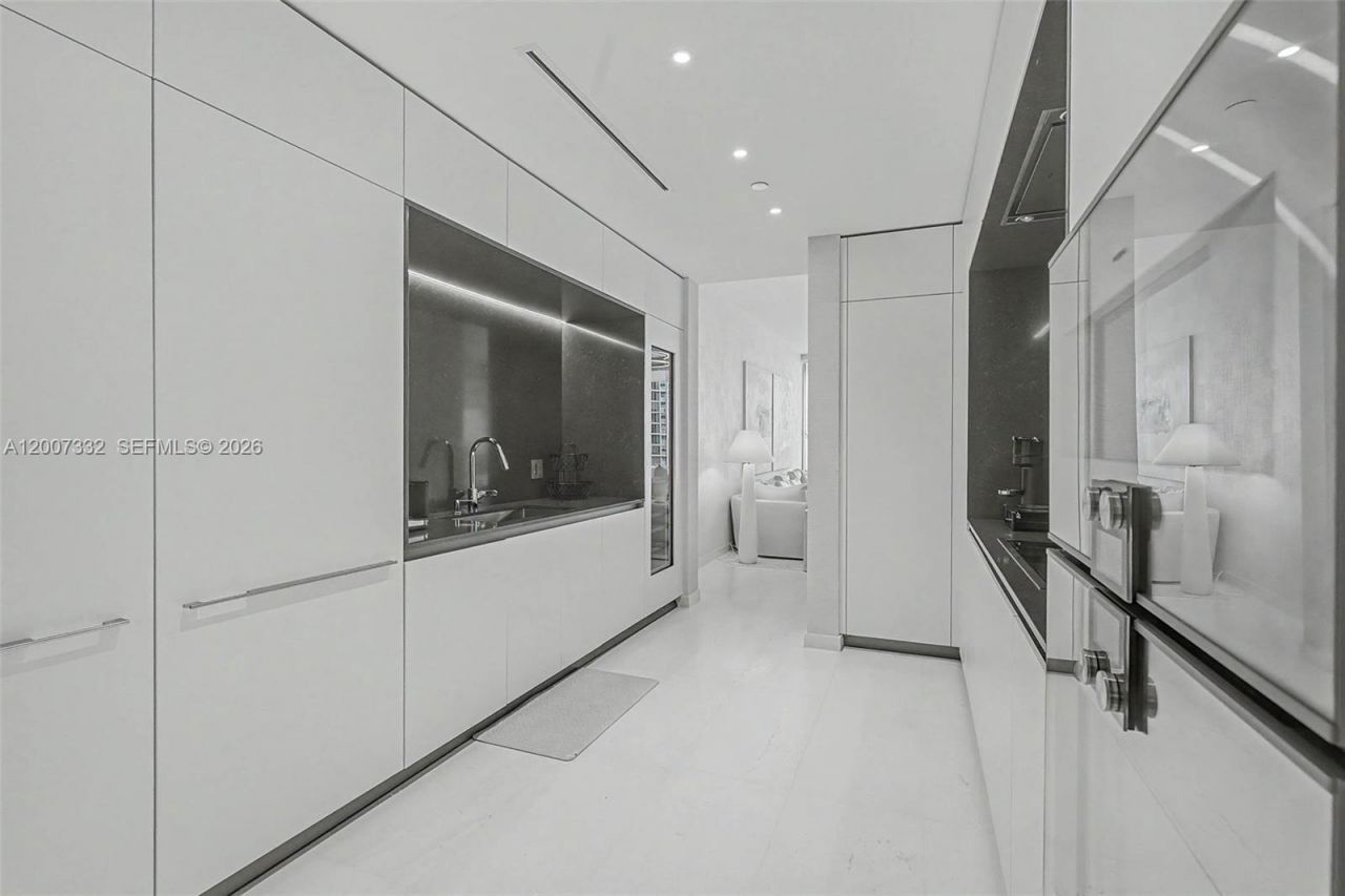 300 Biscayne Blvd Way, Unit 3203, Miami, FL 33131 Photo