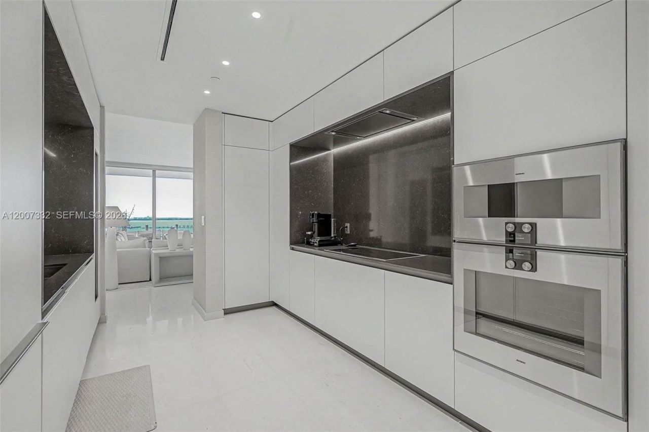 300 Biscayne Blvd Way, Unit 3203, Miami, FL 33131 Photo