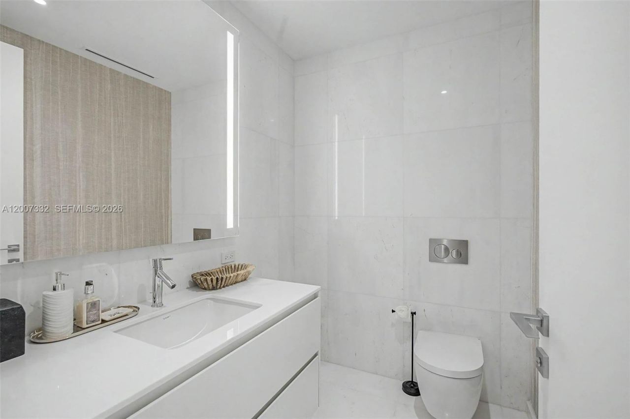 300 Biscayne Blvd Way, Unit 3203, Miami, FL 33131 Photo