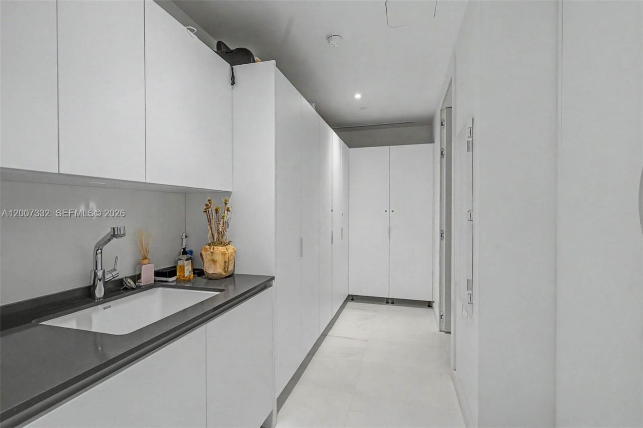 300 Biscayne Blvd Way, Unit 3203, Miami, FL 33131 Photo
