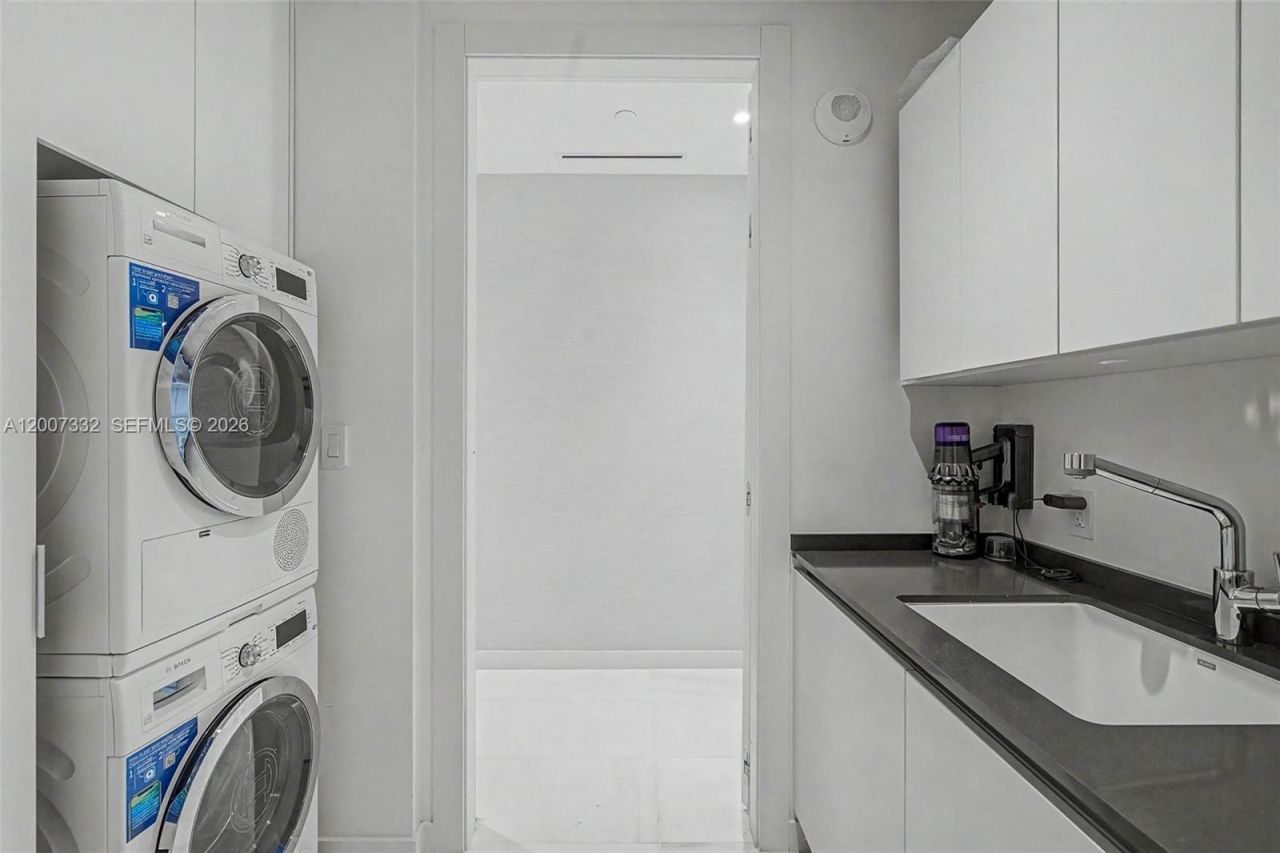 300 Biscayne Blvd Way, Unit 3203, Miami, FL 33131 Photo