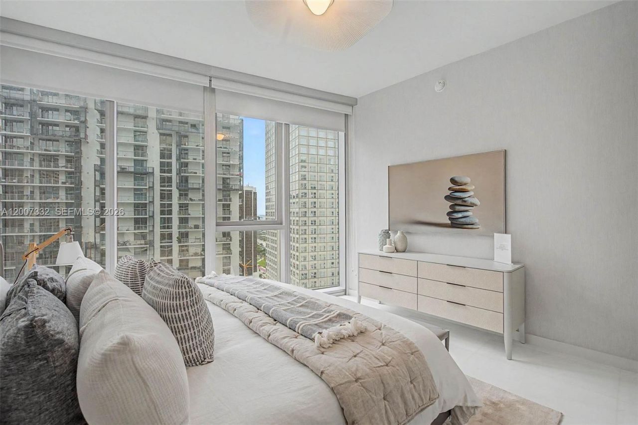 300 Biscayne Blvd Way, Unit 3203, Miami, FL 33131 Photo