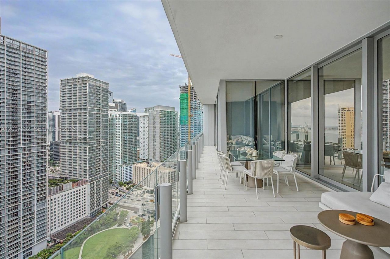 300 Biscayne Blvd Way, Unit 3203, Miami, FL 33131 Photo