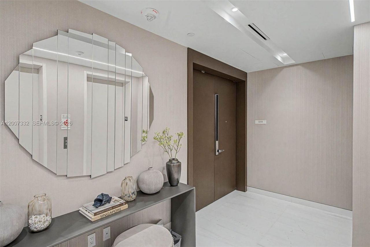 300 Biscayne Blvd Way, Unit 3203, Miami, FL 33131 Photo