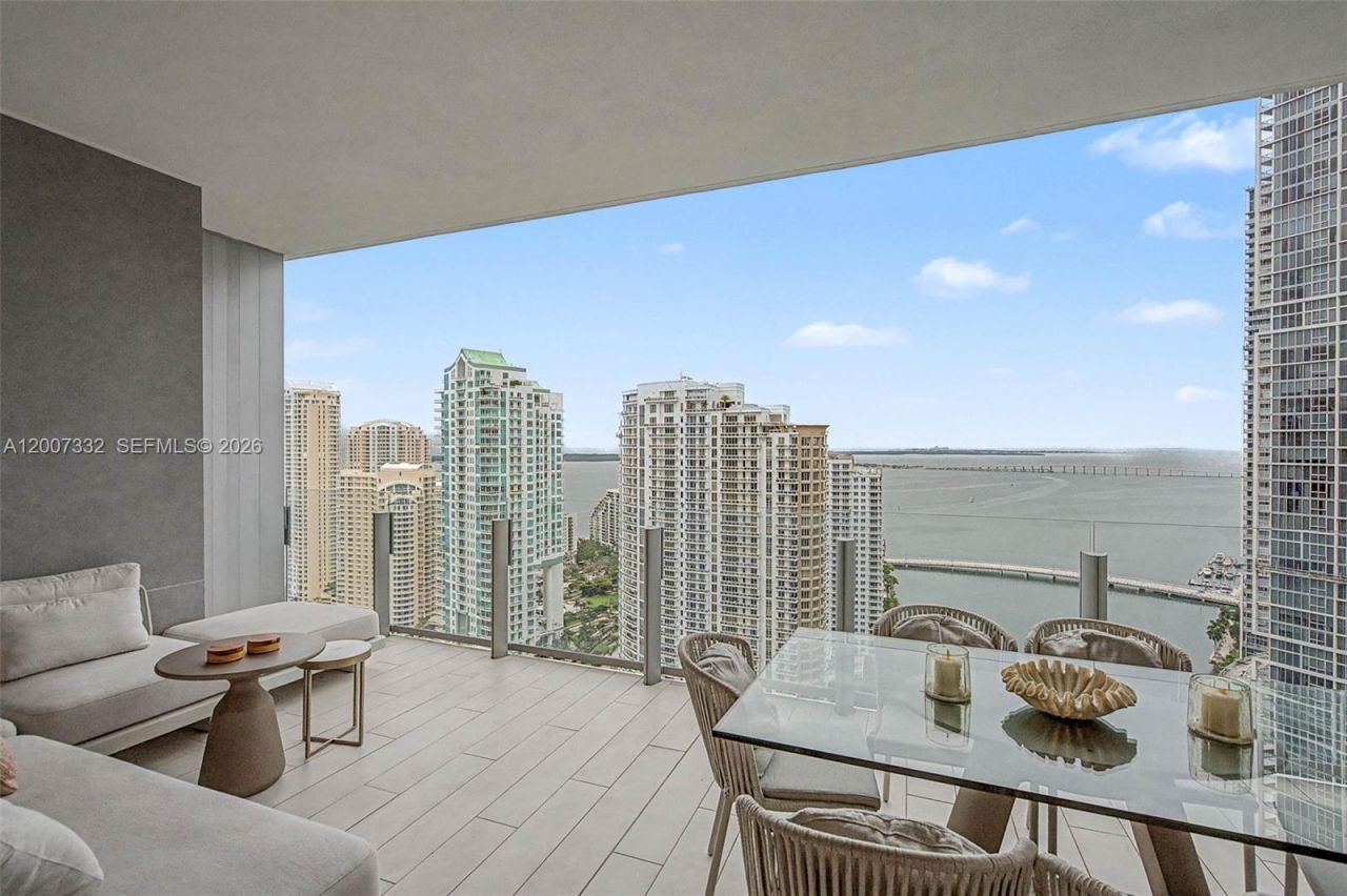 300 Biscayne Blvd Way, Unit 3203, Miami, FL 33131 Photo
