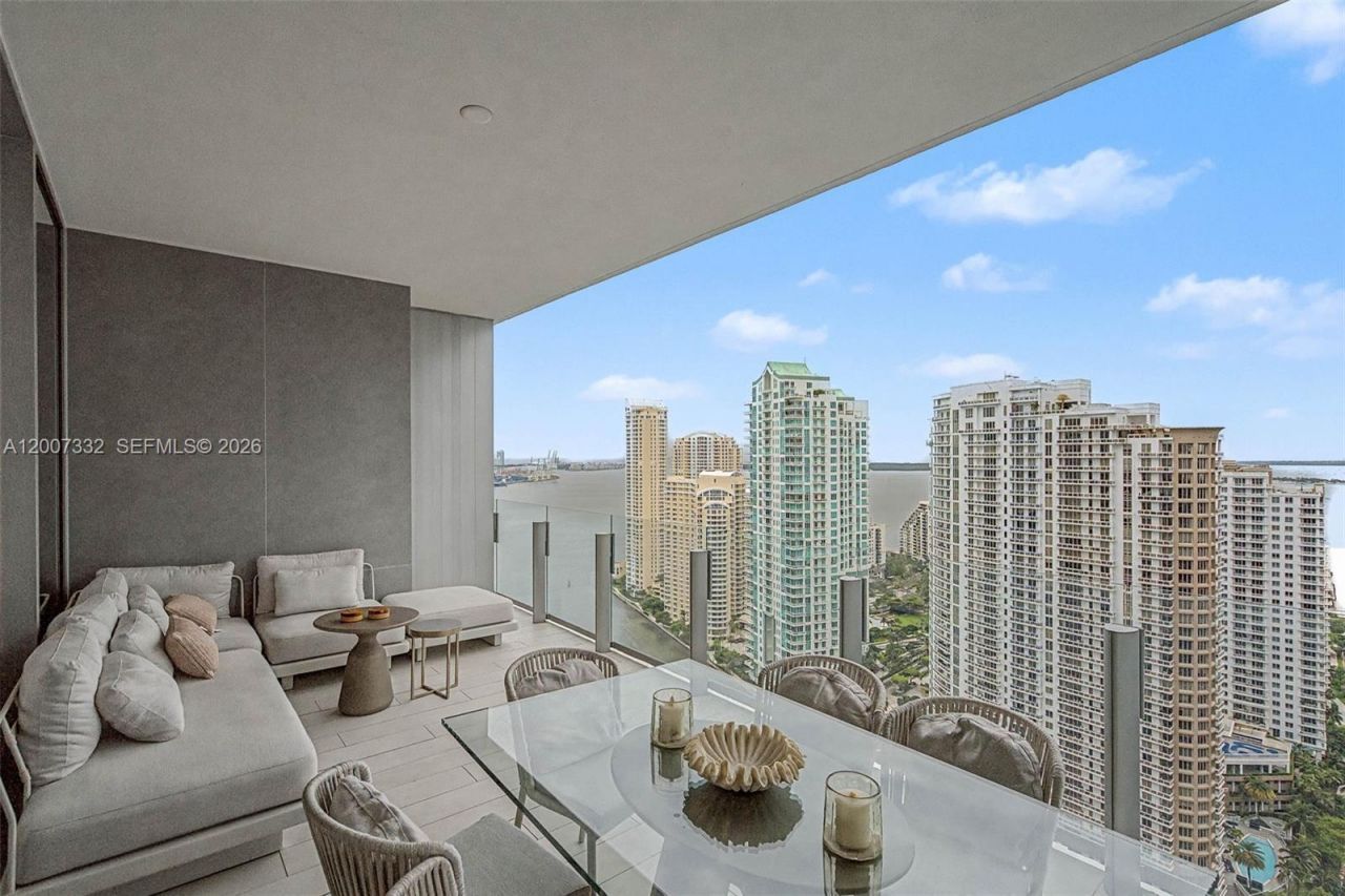 300 Biscayne Blvd Way, Unit 3203, Miami, FL 33131 Photo