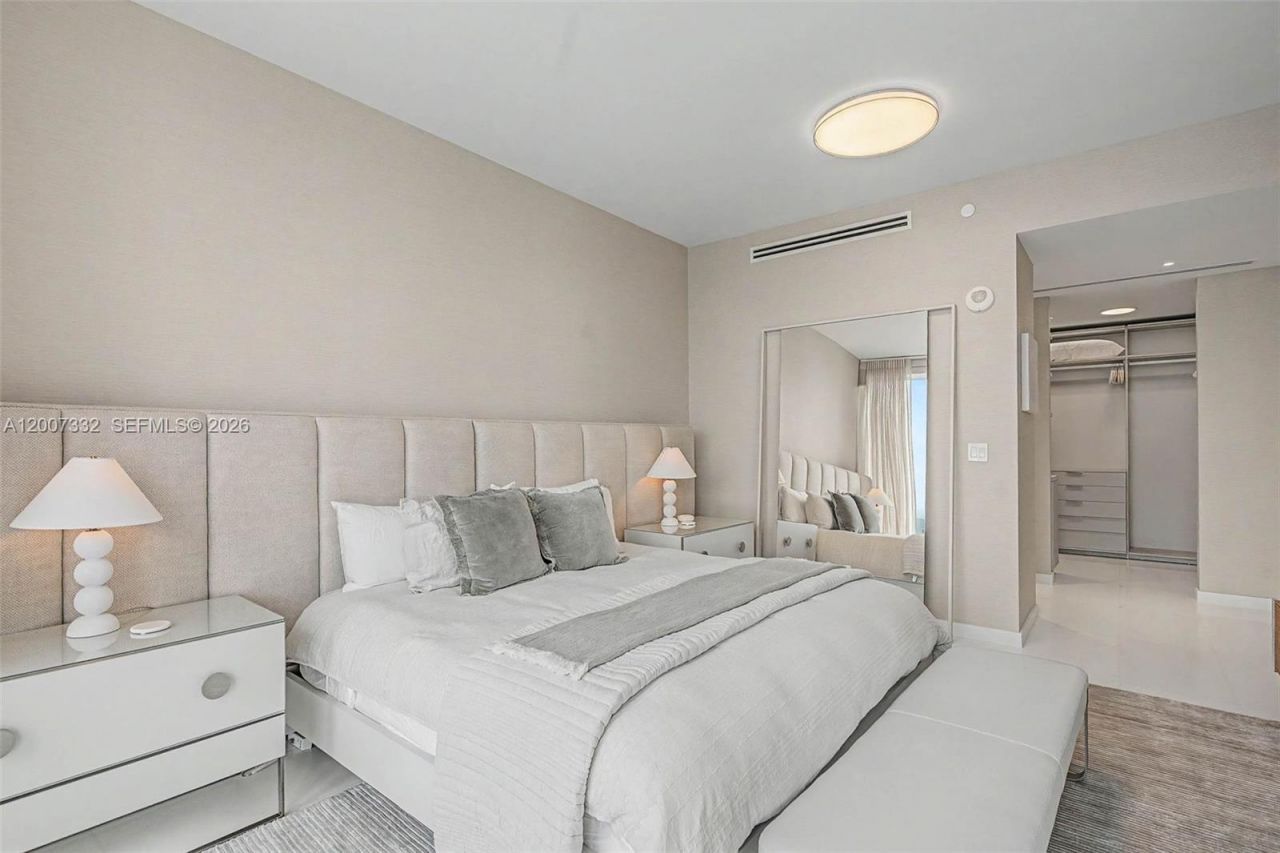 300 Biscayne Blvd Way, Unit 3203, Miami, FL 33131 Photo