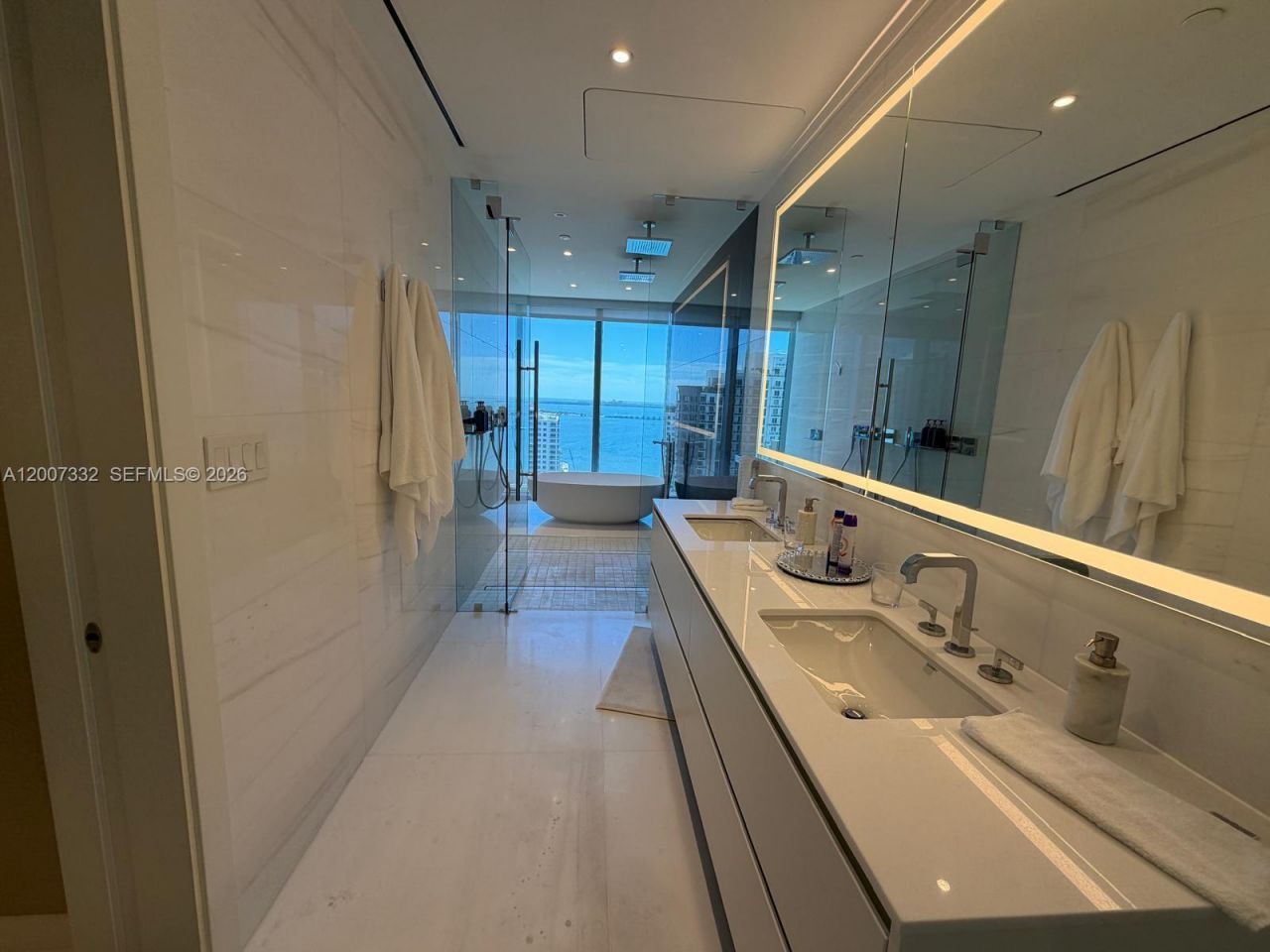 300 Biscayne Blvd Way, Unit 3203, Miami, FL 33131 Photo