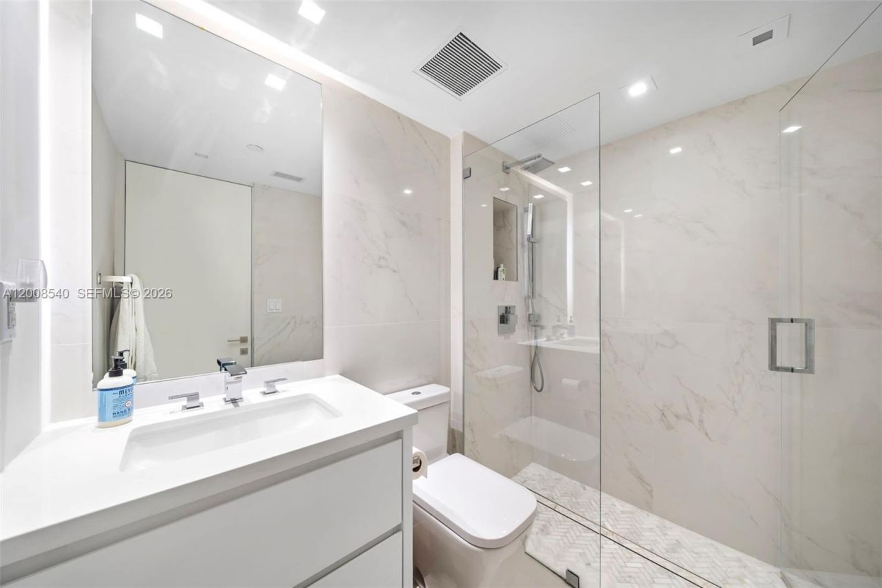 400 S Pointe Dr, Unit 2101, Miami Beach, FL 33139 Photo