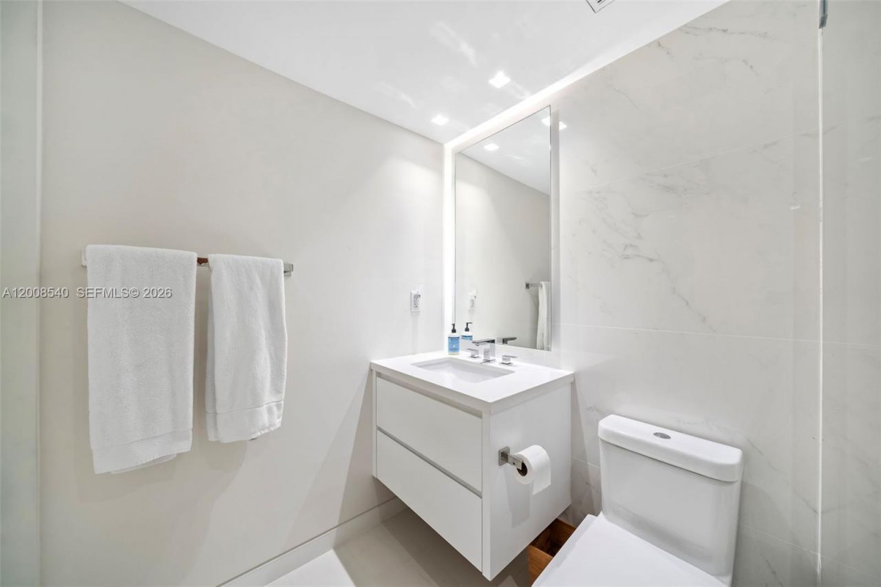 400 S Pointe Dr, Unit 2101, Miami Beach, FL 33139 Photo