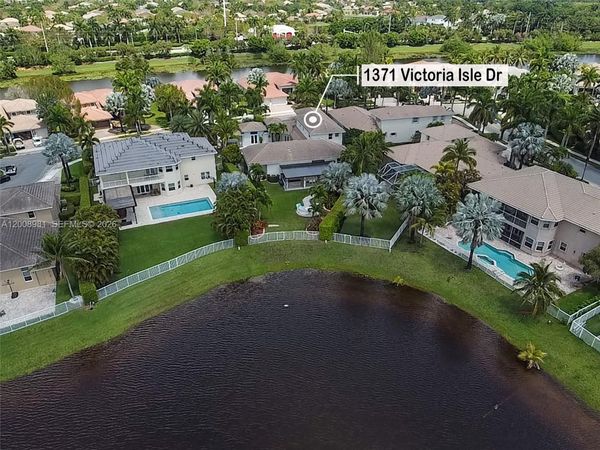 1371 Victoria Isle Dr , Weston, FL 33327