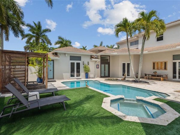 1371 Victoria Isle Dr, Weston, FL 33327