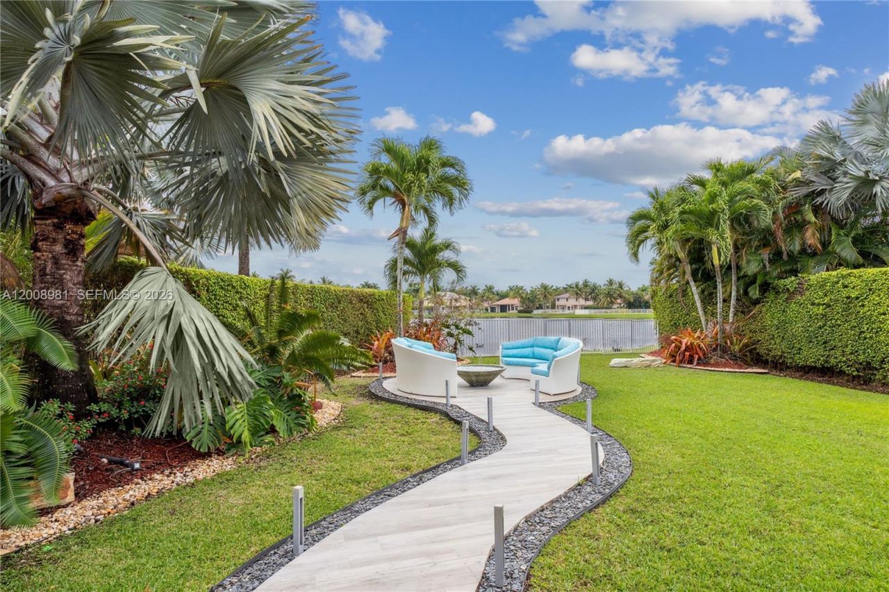 1371 Victoria Isle Dr , Weston, FL 33327 Photo