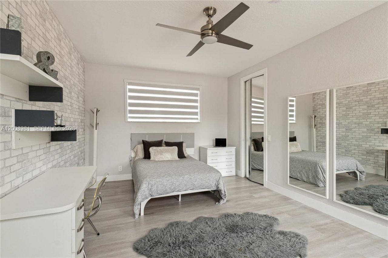 1371 Victoria Isle Dr , Weston, FL 33327 Photo