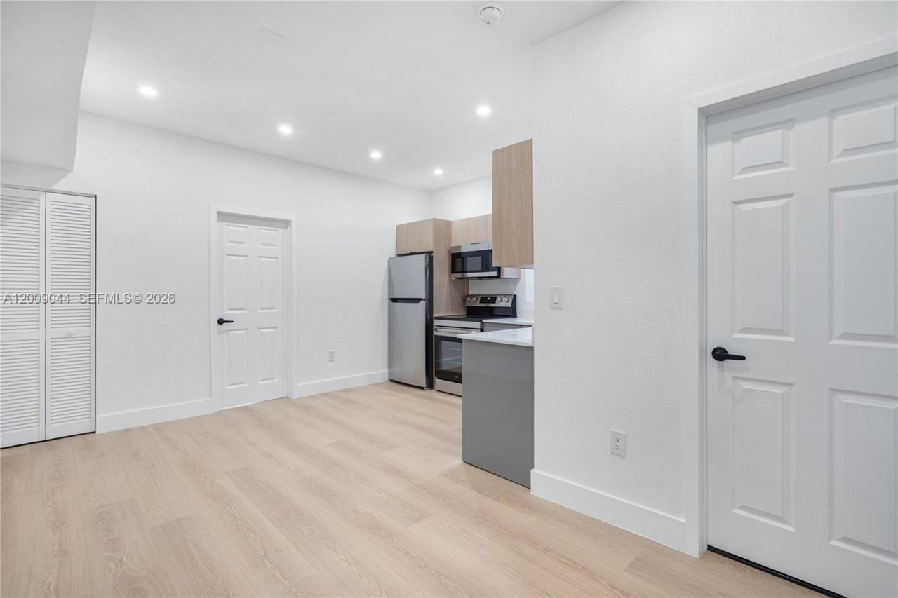 629 SW 10th Ave , Unit 6, Miami, FL 33130 Photo