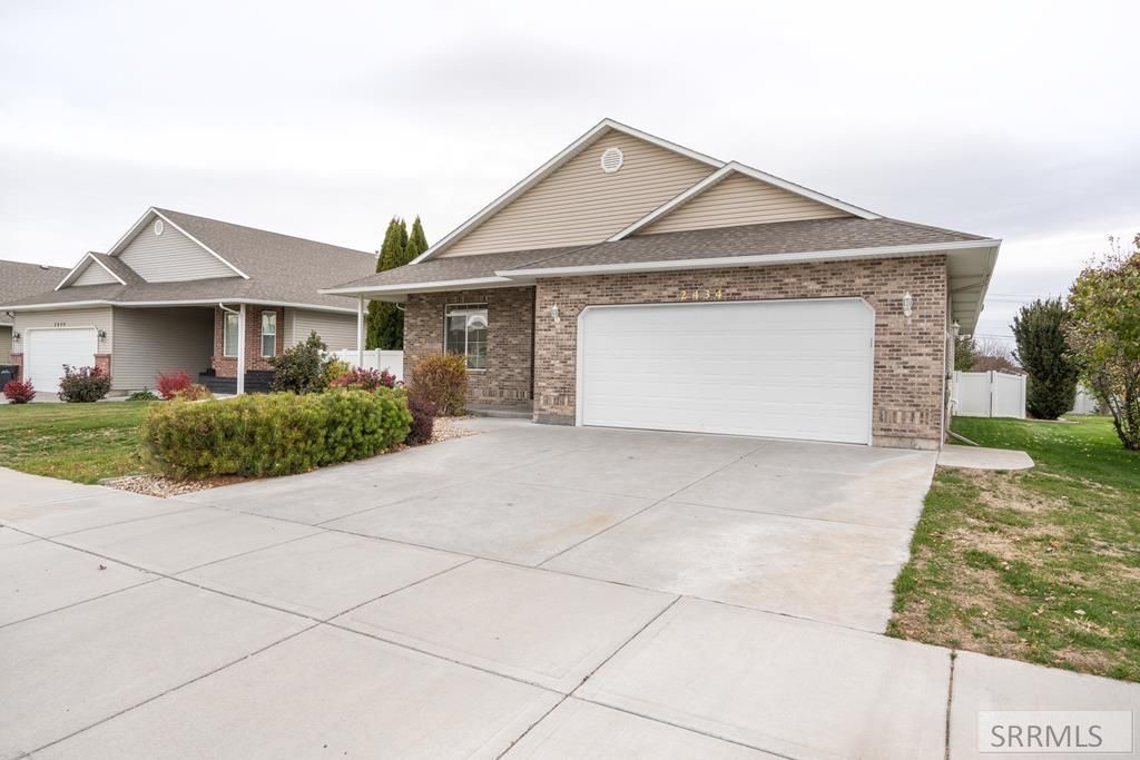 2434 Brookcliff Drive, Idaho Falls, ID 83402 Main Photo