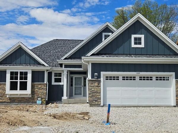 339 Sandy CIRCLE, Pewaukee, WI 53072