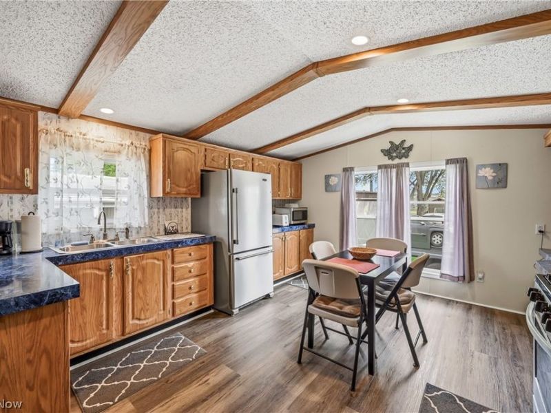 18 Oakwood Drive, Beloit, OH 44609 Photo 11