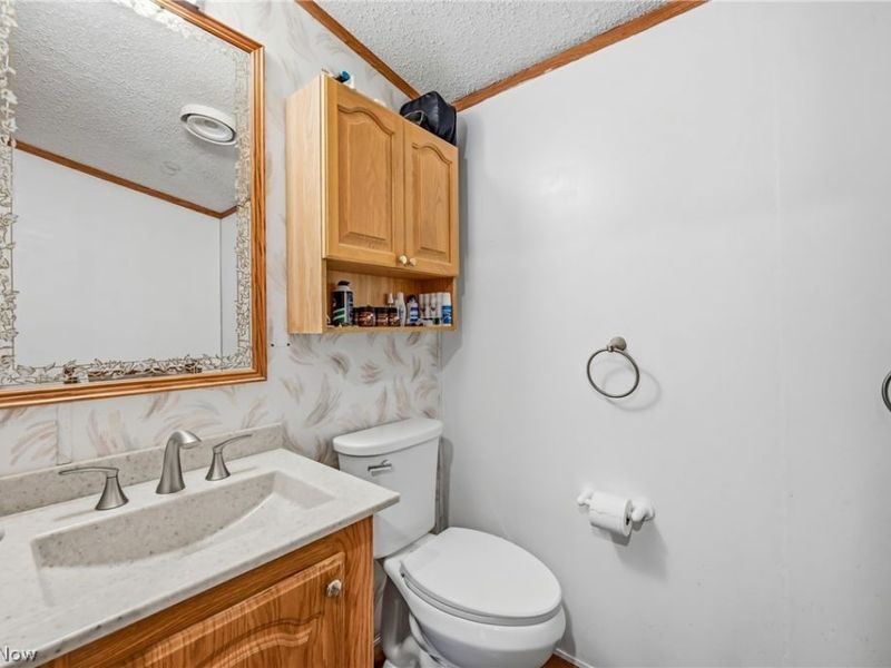 18 Oakwood Drive, Beloit, OH 44609 Photo 16