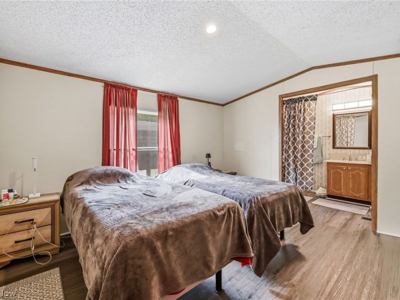 18 Oakwood Drive, Beloit, OH 44609 Photo 17