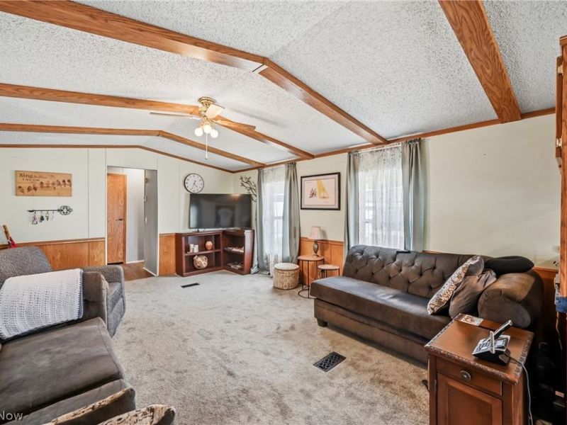 18 Oakwood Drive, Beloit, OH 44609 Photo 9