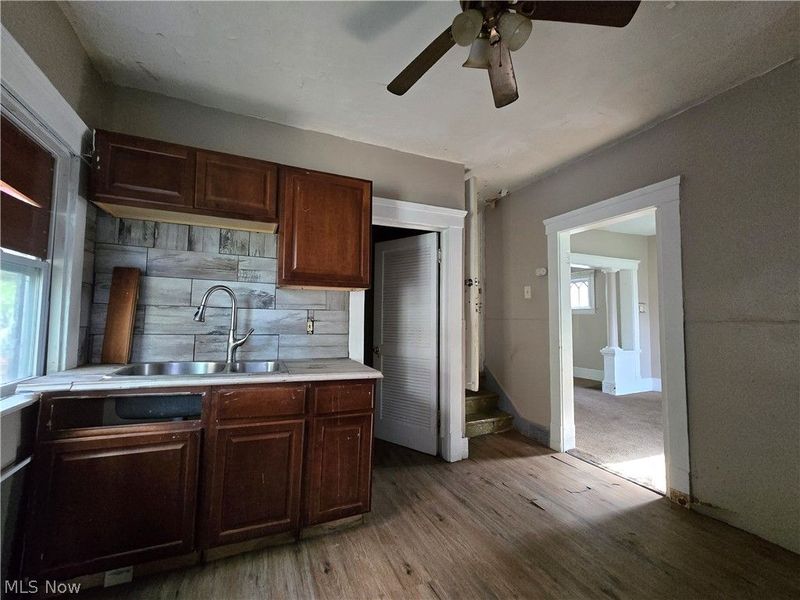 10630 Tacoma Avenue, Cleveland, OH 44108 Photo 12