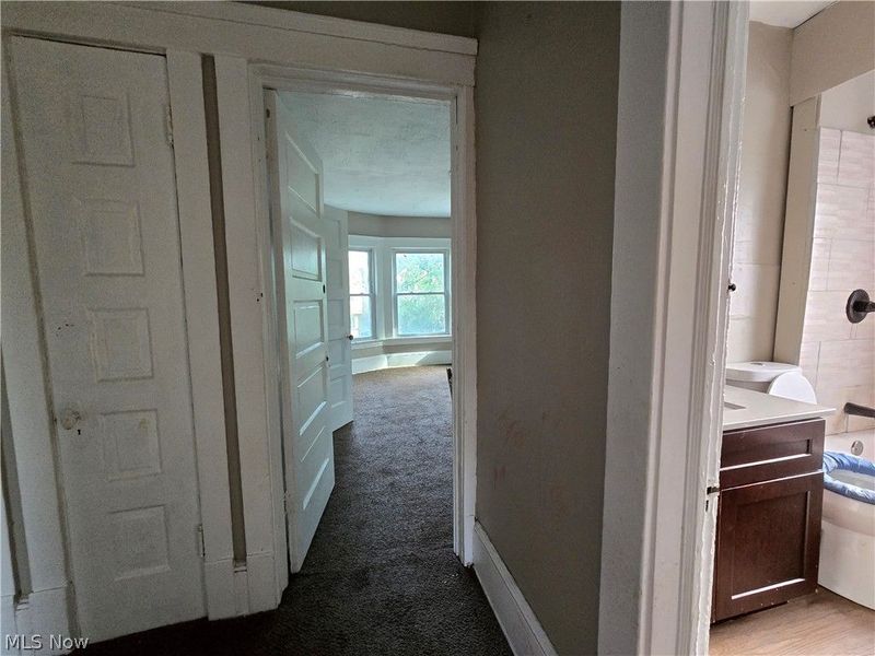 10630 Tacoma Avenue, Cleveland, OH 44108 Photo 17