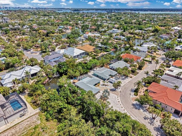 307 AVENIDA DE PARADISIO , SARASOTA, FL 34242