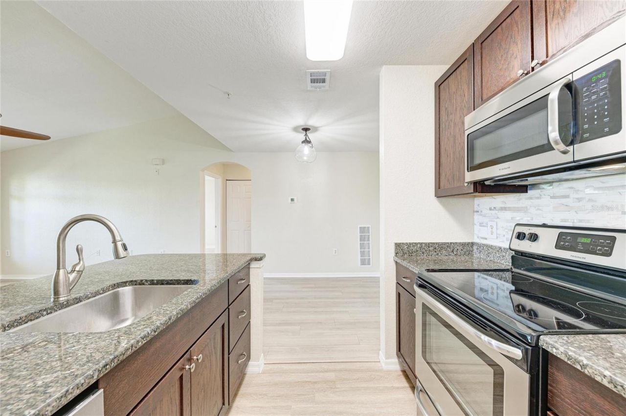 8911 Manor Loop , Unit 207, Lakewood Ranch, FL 34202 Photo