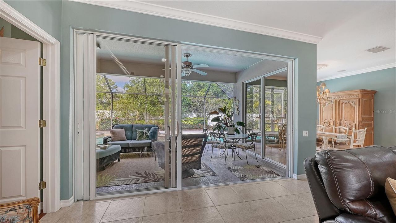 4823 Carrington Circle, Sarasota, FL 34243 Photo