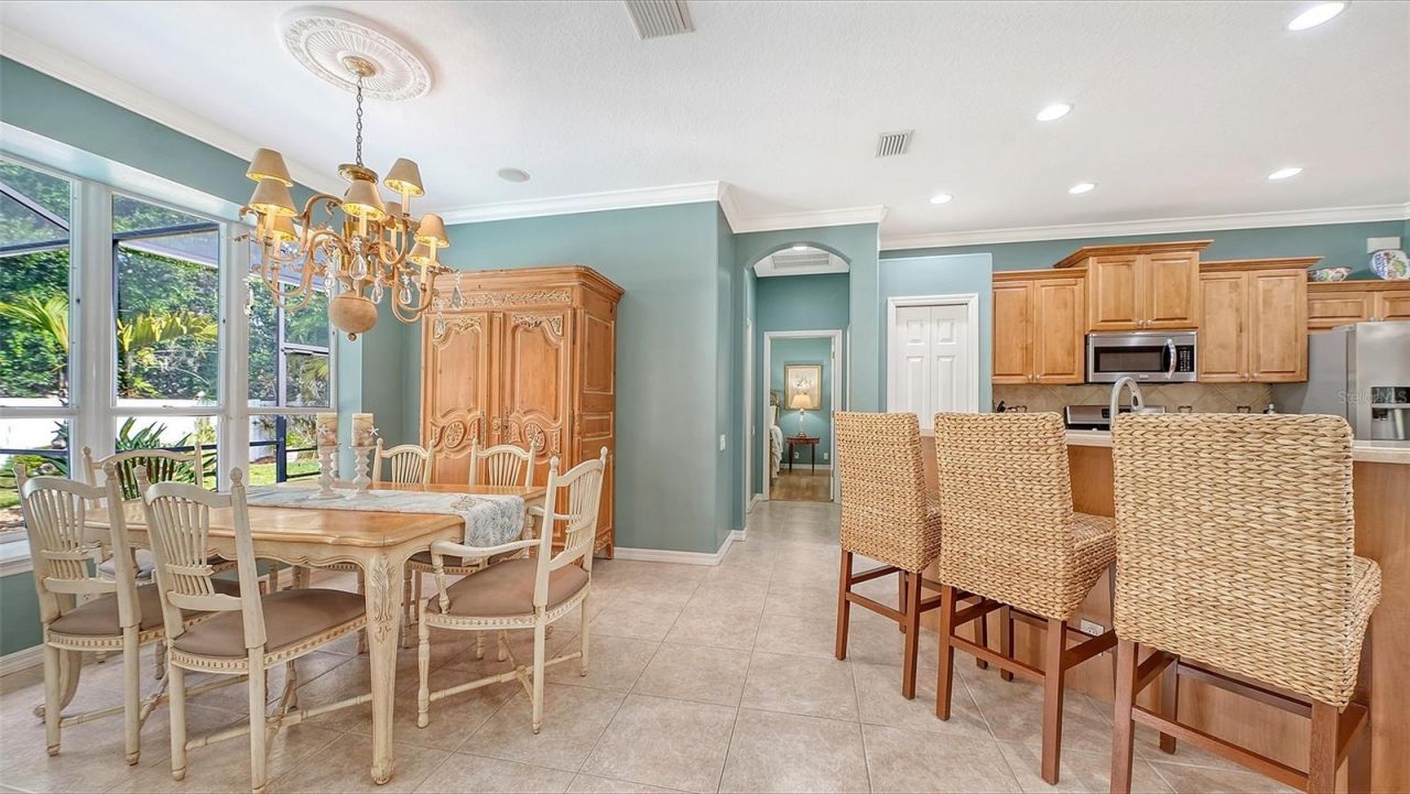 4823 Carrington Circle, Sarasota, FL 34243 Photo