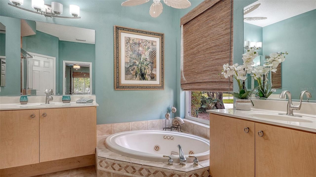 4823 Carrington Circle, Sarasota, FL 34243 Photo