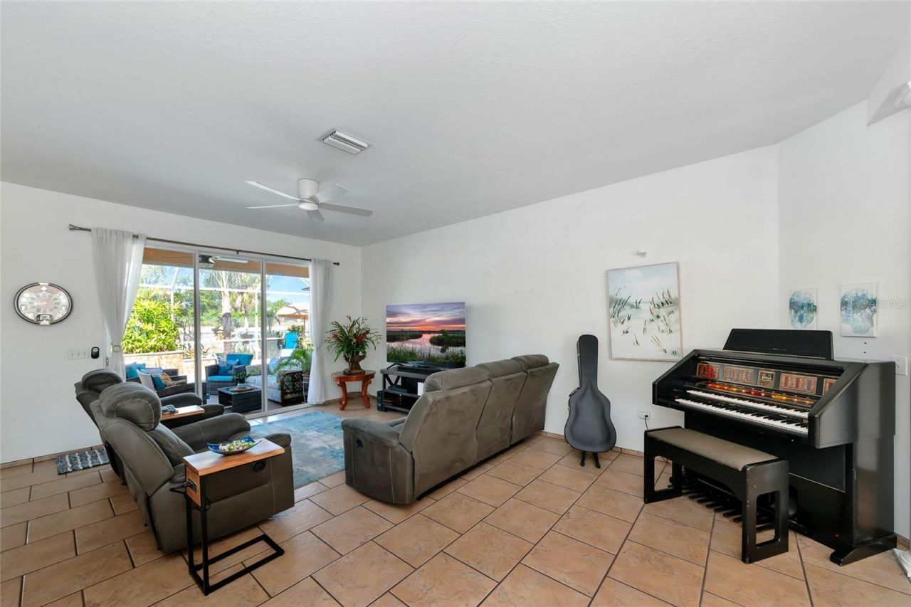 8807 71st Avenue E, Palmetto, FL 34221 Photo