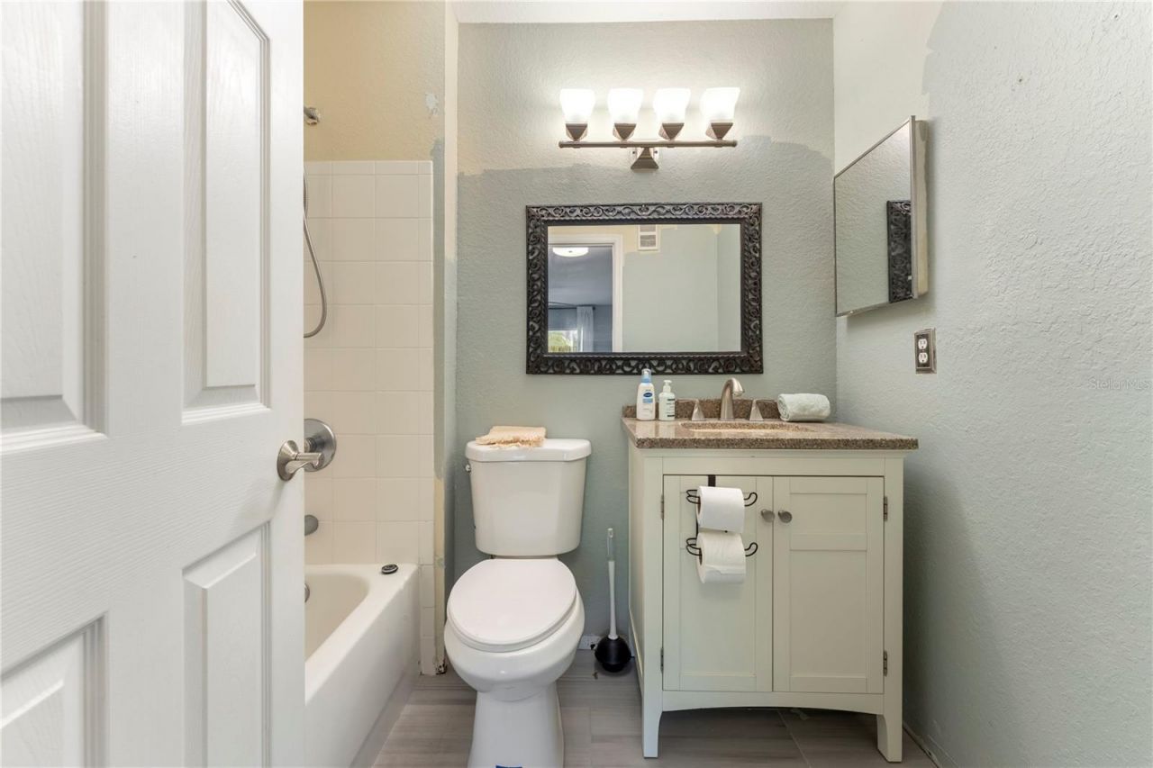 850 S Tamiami Trail, Unit 604, Sarasota, FL 34236 Photo