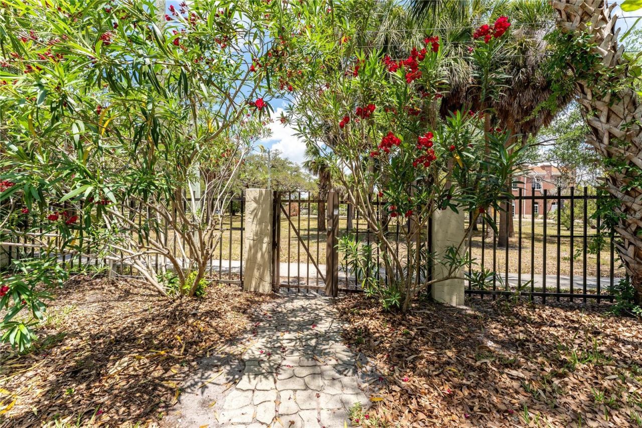 850 S Tamiami Trail, Unit 604, Sarasota, FL 34236 Photo
