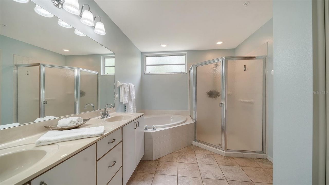 8901 Veranda Way, Unit 111, Sarasota, FL 34238 Photo