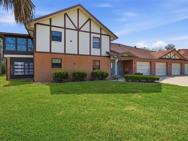 100 E OAK TERRACE DRIVE, Unit B2, LEESBURG, FL 34748