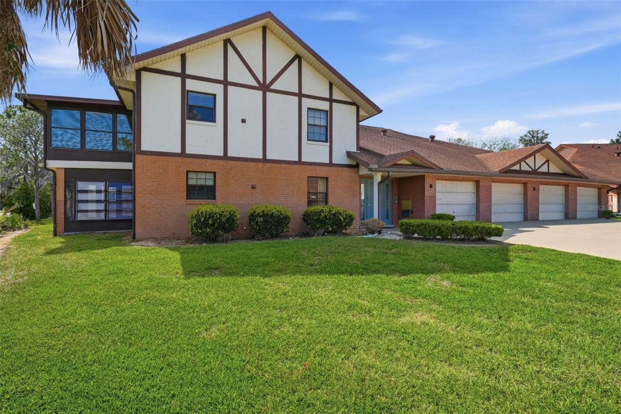 100 E Oak Terrace Drive, Unit B2, Leesburg, FL 34748 Main Photo