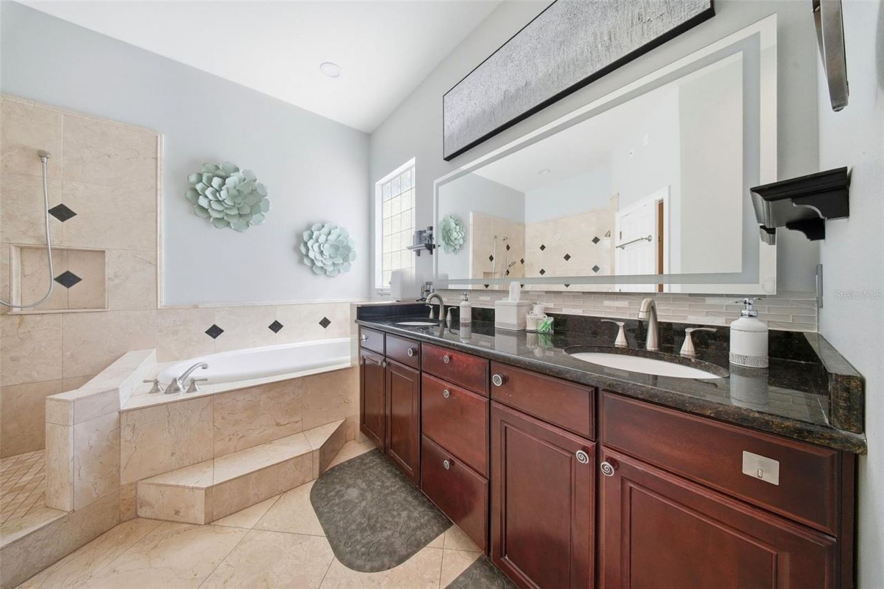 234 36th Avenue Ne, Saint Petersburg, FL 33704 Photo