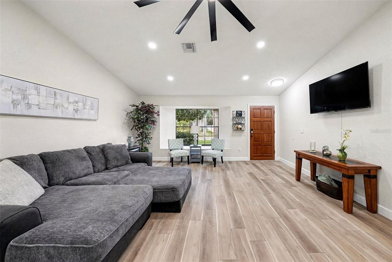 11325 Glenmont Drive, Tampa, FL 33635 Photo