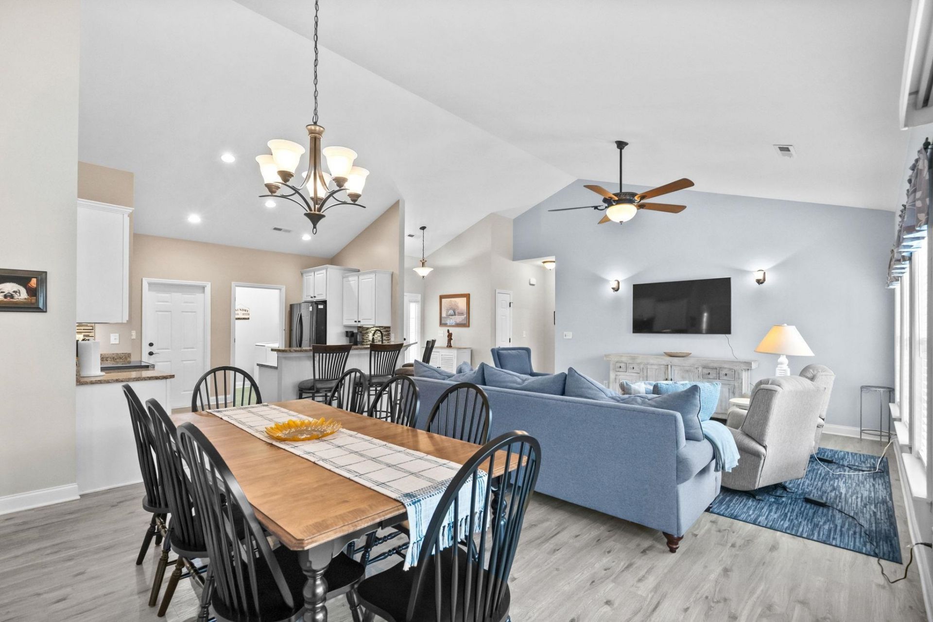 700 Weston Dr. Photo 24