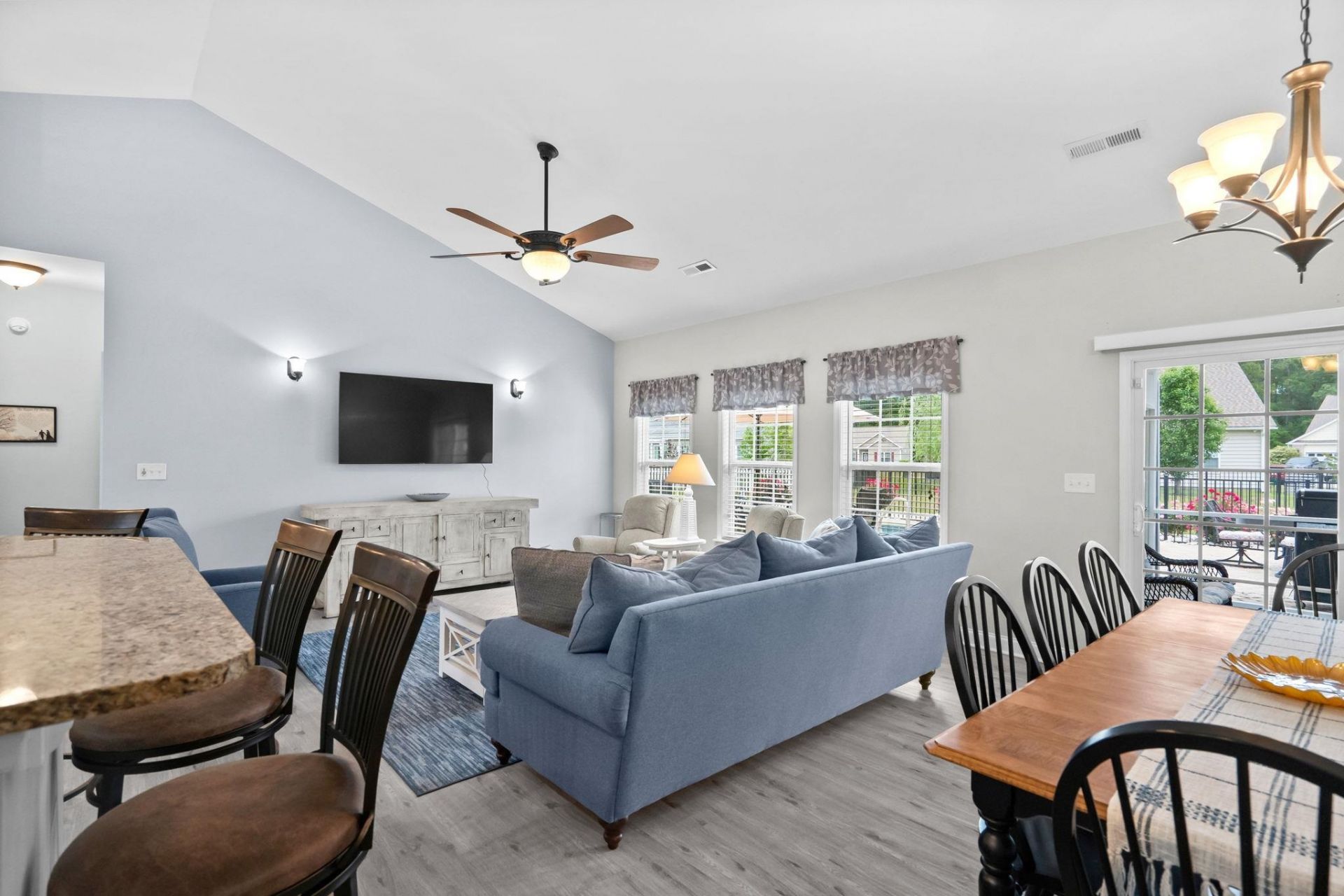 700 Weston Dr. Photo 8