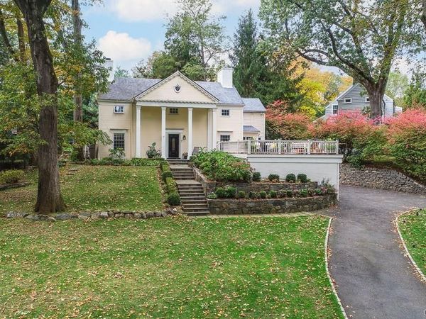 94 Round Hill Road, Scarsdale, NY 10583