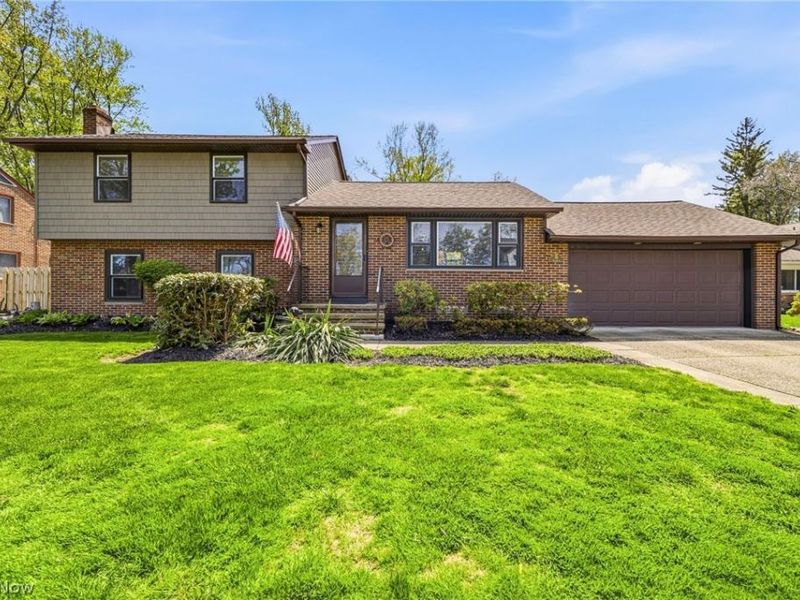 66 Keewaydin Drive, Timberlake, OH 44095 Photo 1