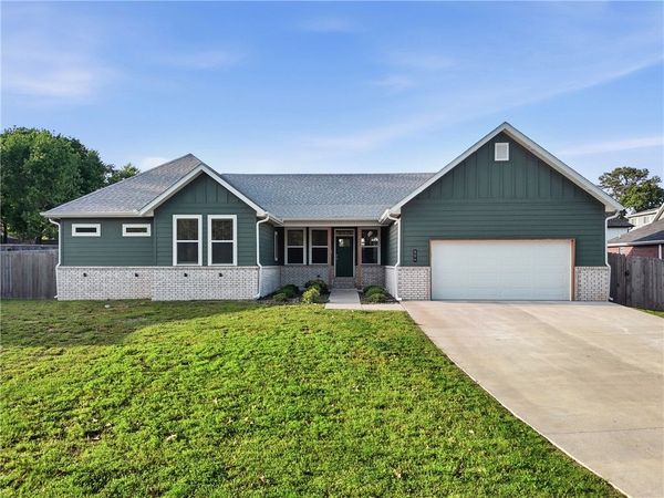 804 E Parks Street , Prairie Grove, AR 72753